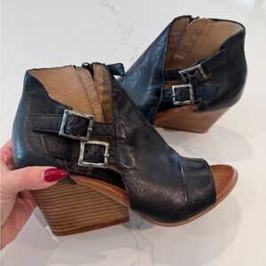 Miz Mooz New York City Black Leather Peep-Toe Heeled Sandal  (Never Worn)